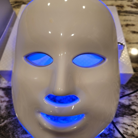Light changing beauty mask - Picture 5 of 9